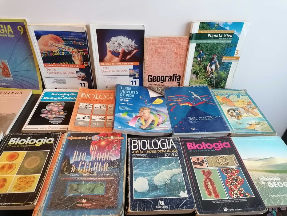 Livros antigos mas em bom estado a 0,50 cêntimos!