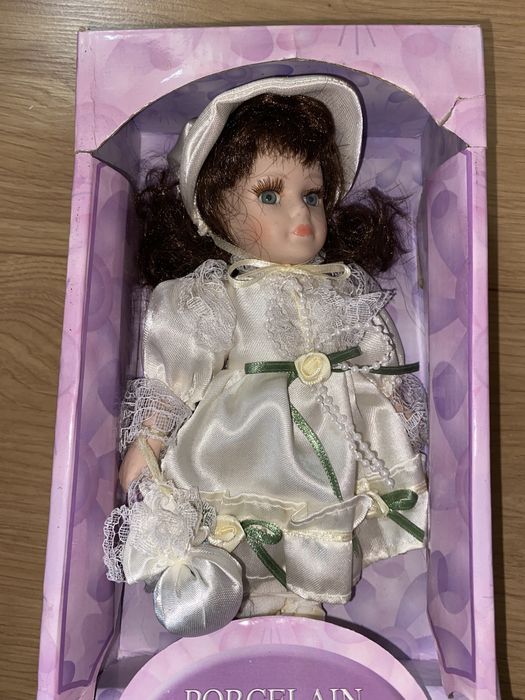 Nowa lalka porcelanowa