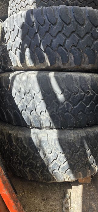 Vendo jantes com pneus 33x12.5x15