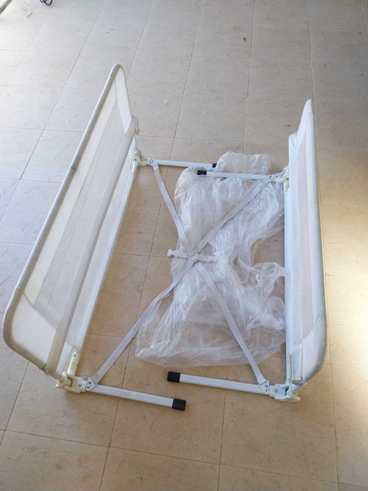 Barreira de cama dobrável branca