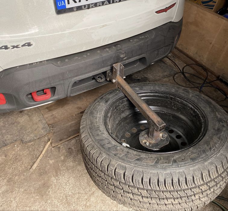 Кроншейн в квадрат під запаску Jeep Renegade