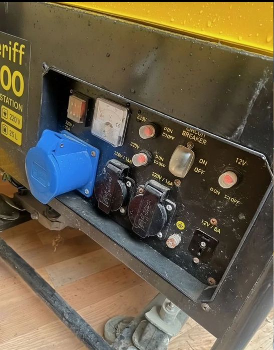 Генератор Бензиноий