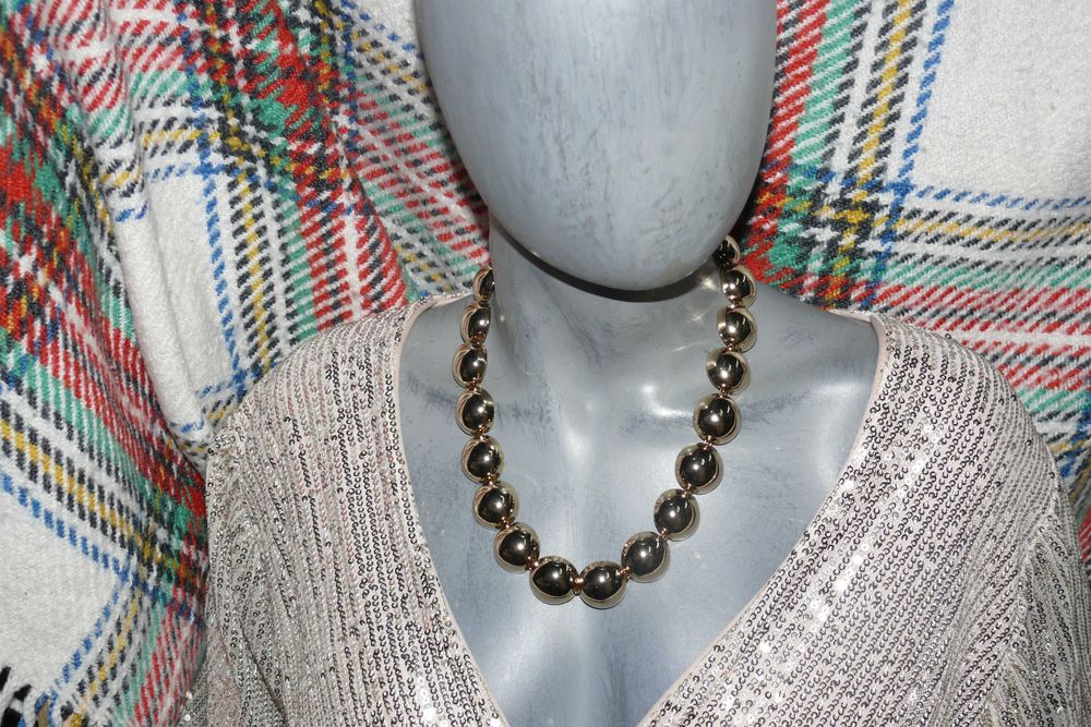 Colar meias esferas metálicas - Casa Batalha