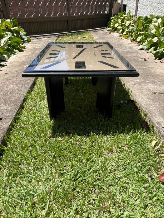 Mesa de centro com relógio embutido | 92x56x40cm