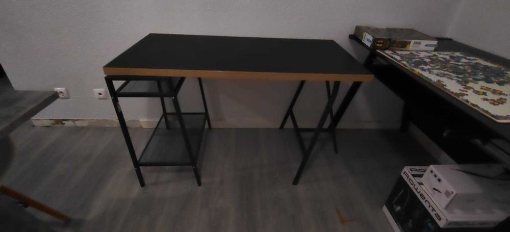 Secretaria IKEA com tampo em vidro