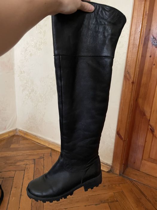 Чорні шкіряні жіночі ботфорти утеплені