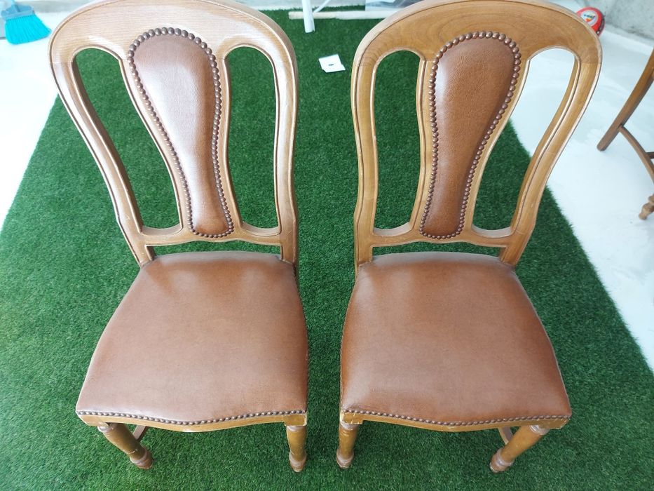 Vendo mesa de sala + cadeiras