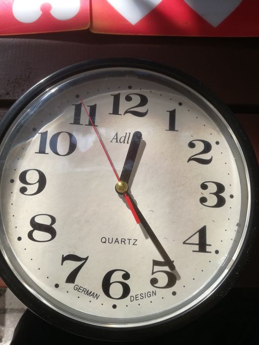 Zegary ścienne stan idealny