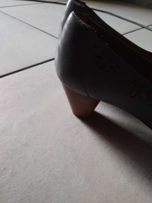 Clarks czółenka skóra roz.41