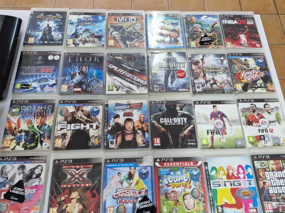 PlayStation 3 + vários comandos ,câmara e vários jogos