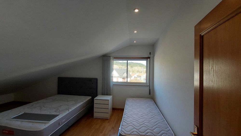 Moradia geminada T5 | Arrenda-se