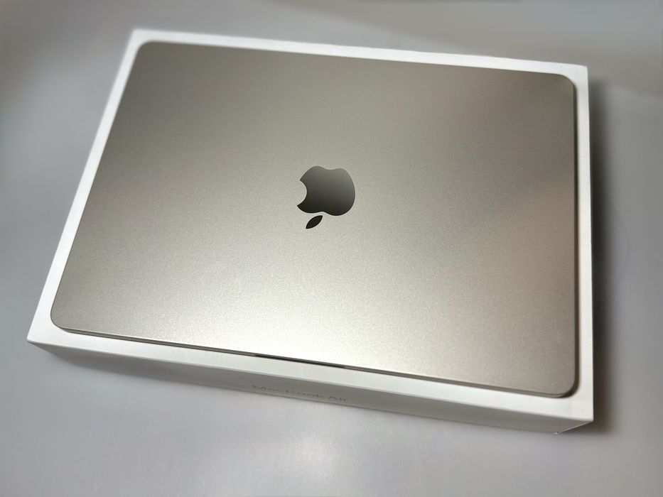 Apple MacBook Air 13" , 8-rdzeniowy procesor M3 (GPU 8 rdzeni), RAM 16 GB, dysk 256 GB