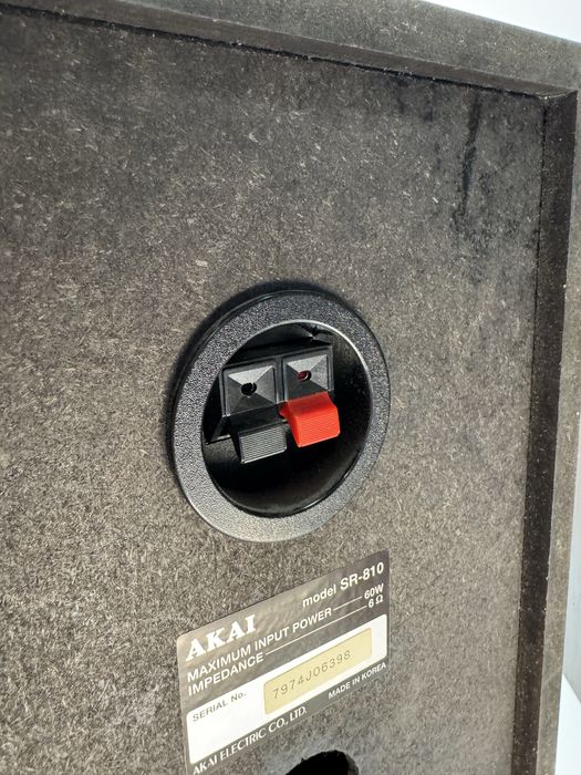 Colunas Akai SR-810