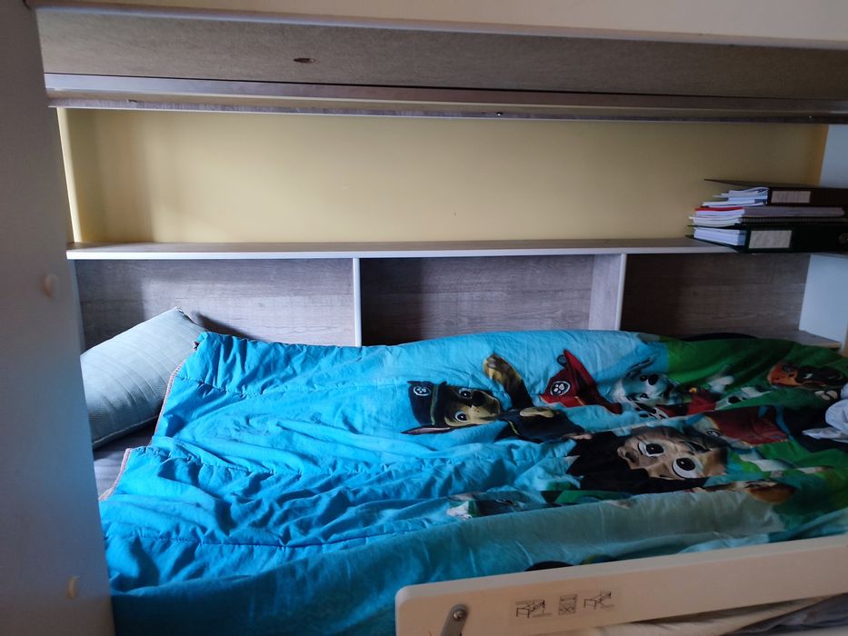 Beliche branco com arrumação