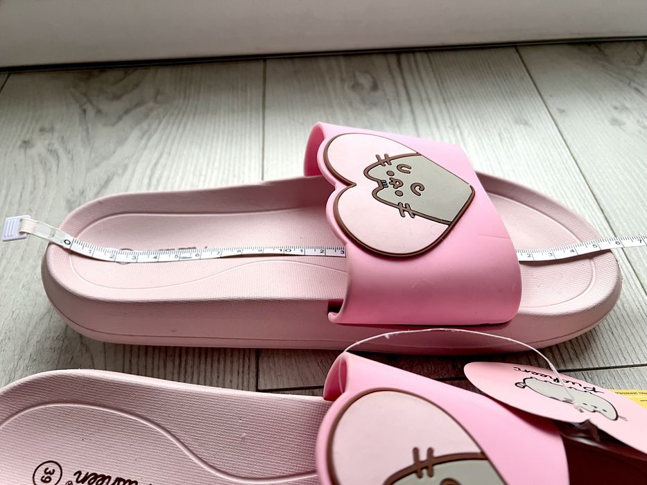 Klapki basenowe Pusheen. r. 39