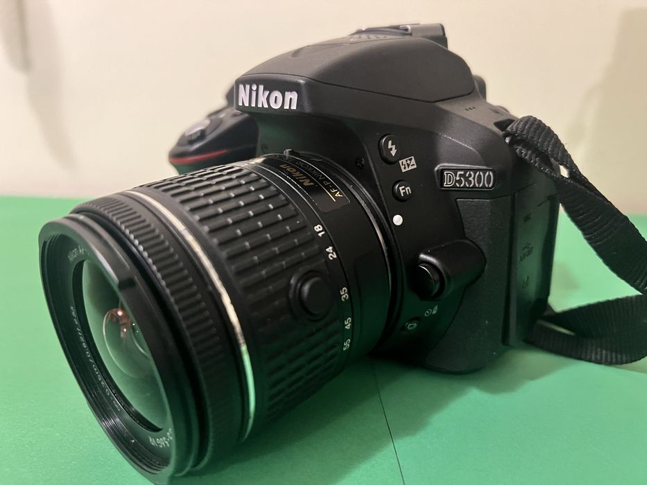 Nikon D3500  + Lente 18-55mm - pouco usada