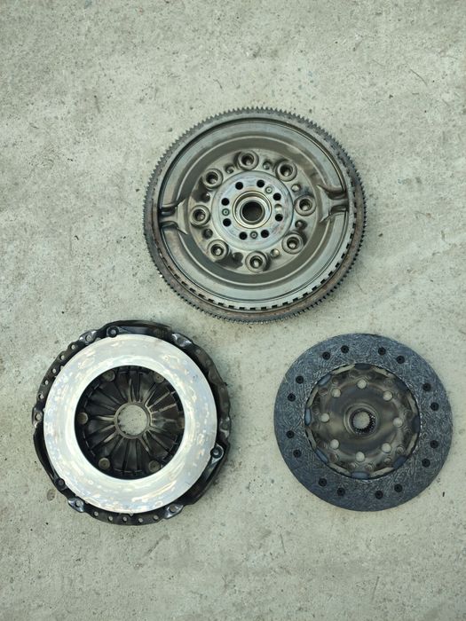 Продам комплект сцепления на SsangYong rexton 2.7 дизель