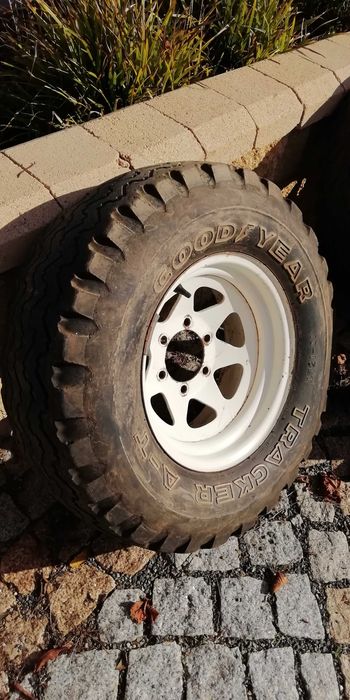 Vendo jantes c/ pneus de 15'' e guarda lamas Toyota Land Cruiser BJ40