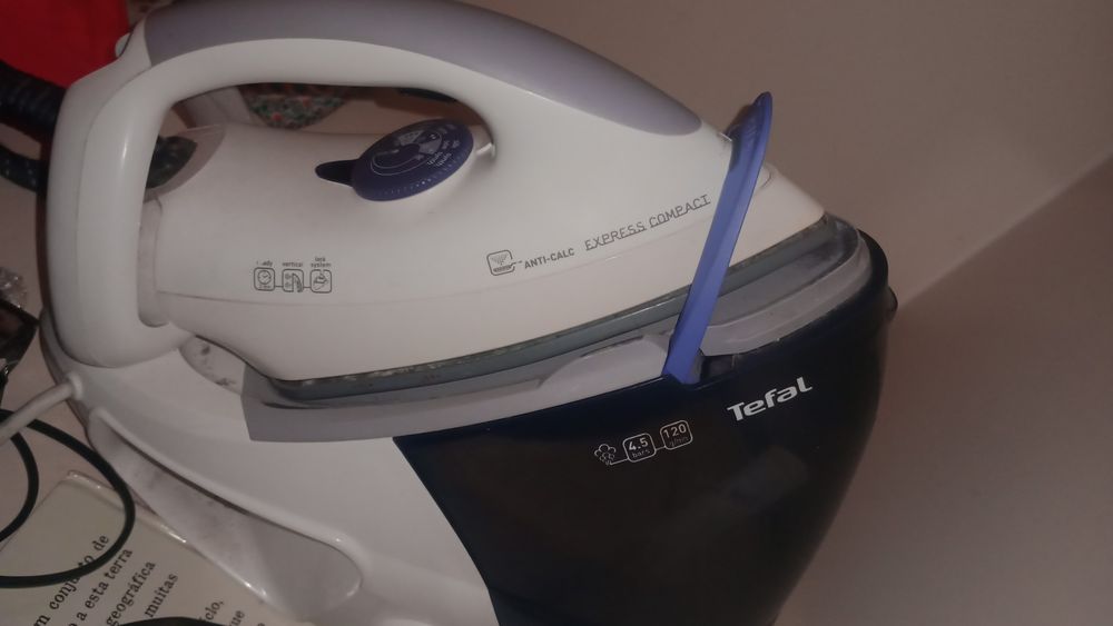 Ferro a vapor Tefal 4,5 litros