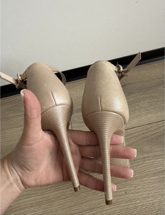 Босоніжки на шпильці Aldo