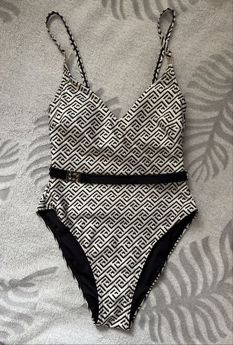 Жіночий суцільний купальник