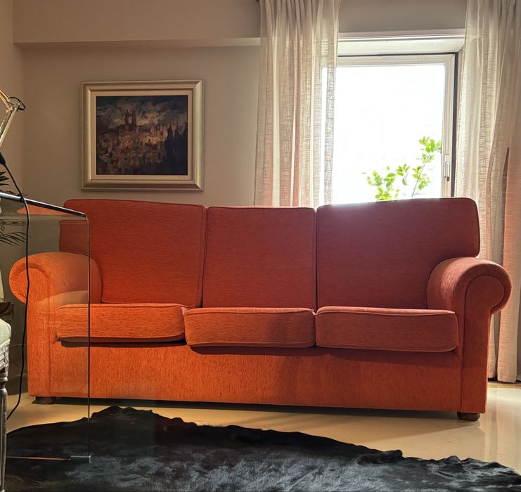 Sofá 3 lugares muito confortavel e apoio pescoço