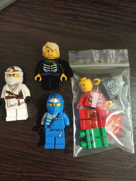 4 фігурок Ninjago