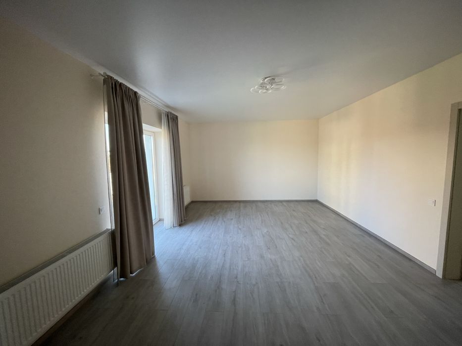 Котедж з ремонтом та великою ділянкою