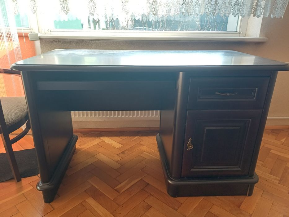 Klasyczne, stylowe biurko gabinetowe