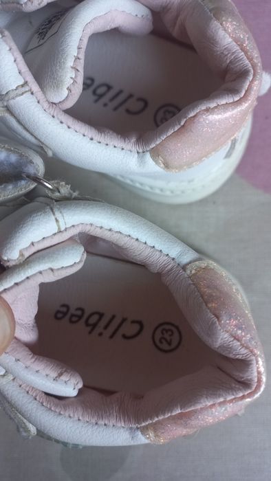 Adidasy dla dziewczynki rozmiar 23