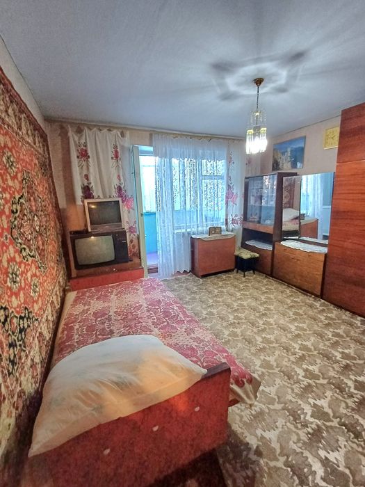 Продам 1 комнатную " Чешку" на 2/9 Космонавтов / 30-я школа