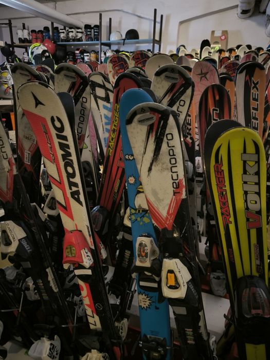 Wyprzedaż nart dziecięcych 70–110 cm – ceny 150–200 zł, duże rabaty
