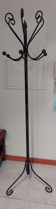 Cabide de pé para sala