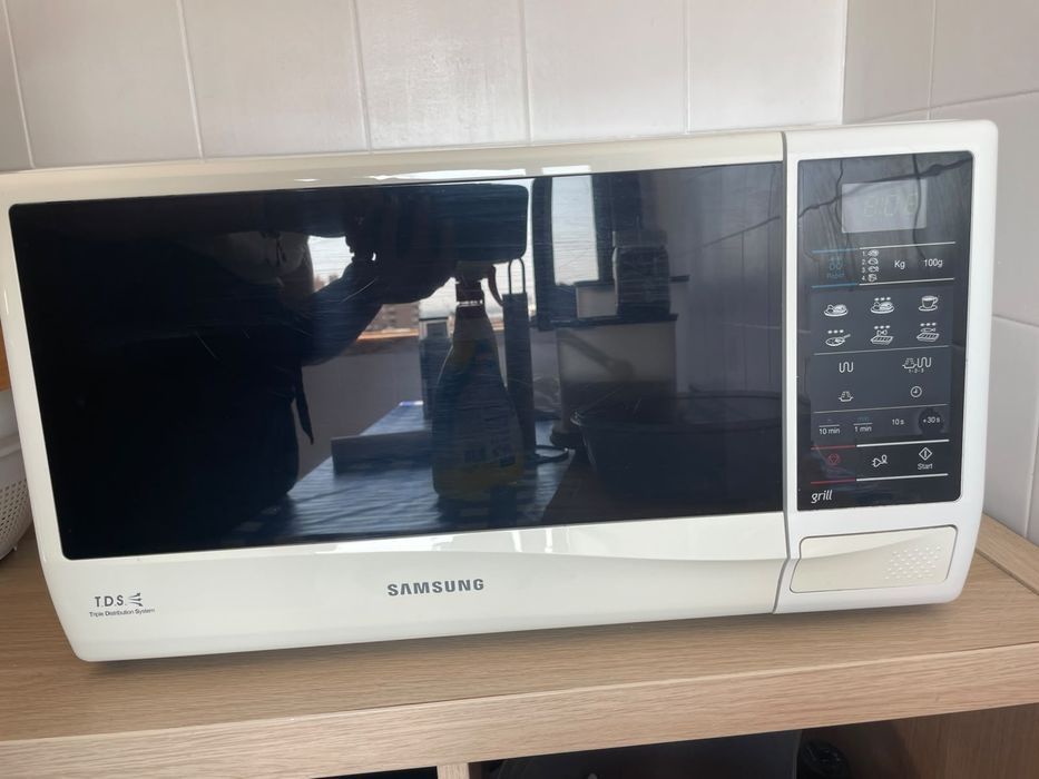Microondas Samsung com Grill (Excelente Estado)