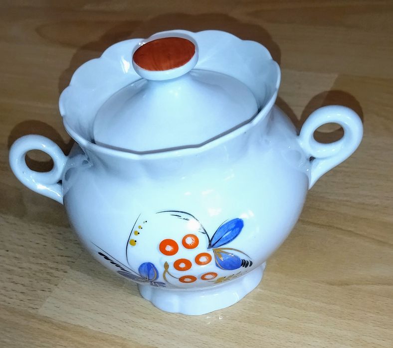 Кофейники, вазочки ,спецовки , соусники .Отличное состояние.