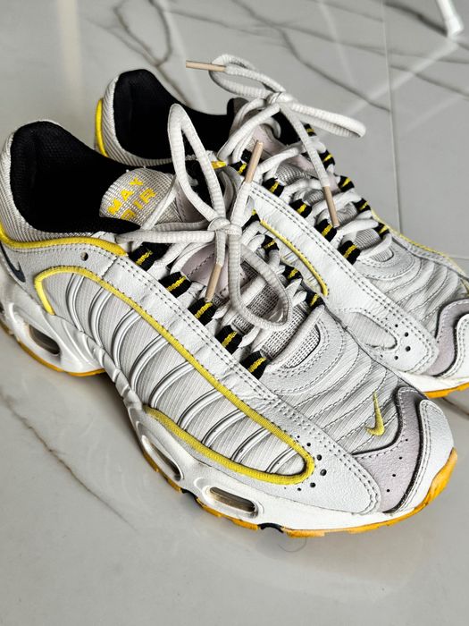 Nike Air max yellow