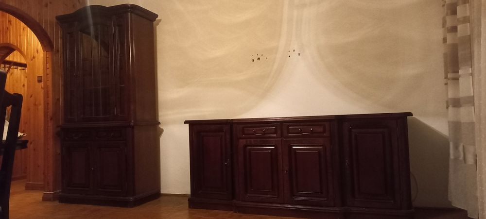 Drewniany kredens i komoda