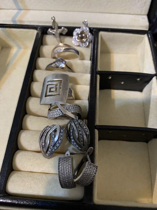 Сережки, перстні, підвіски, срібні прикраси