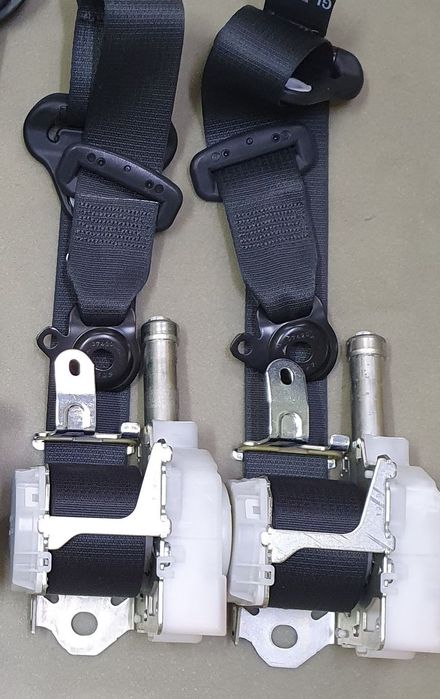 Pas pasy bezpieczeństwa lewy prawy Toyota RAV-4