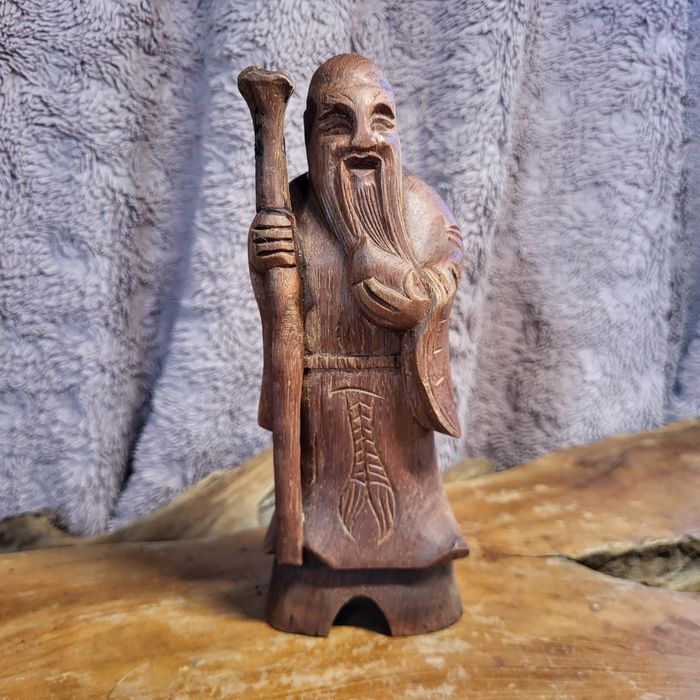 Figurka Mnicha Chińskiego drewno egzotyczne