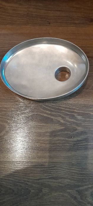 Лоток металический от мясорубки.