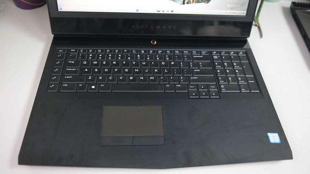 Dell Alienware 17 R4 I7 -6700 HQ 1 TB HDD 128 gb 16 GTX 1070 17.3 FHD ...