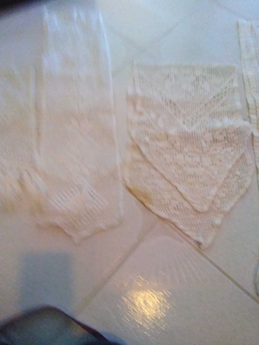 Várias peças em renda