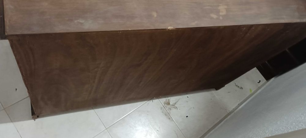 Cabeceira de madeira tratada usada