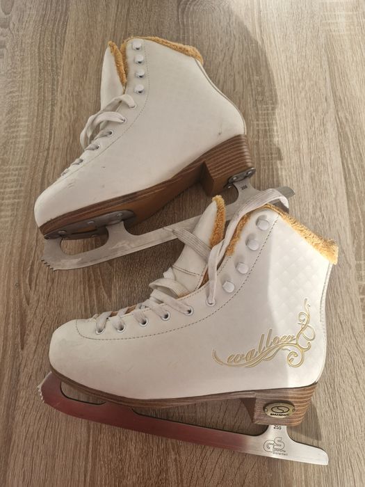 Łyżwy figurowe jak nowe roz 39