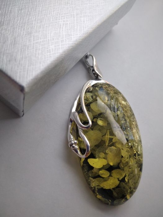 Srebrny wisiorek z cudnym bursztynem srebro 925   97