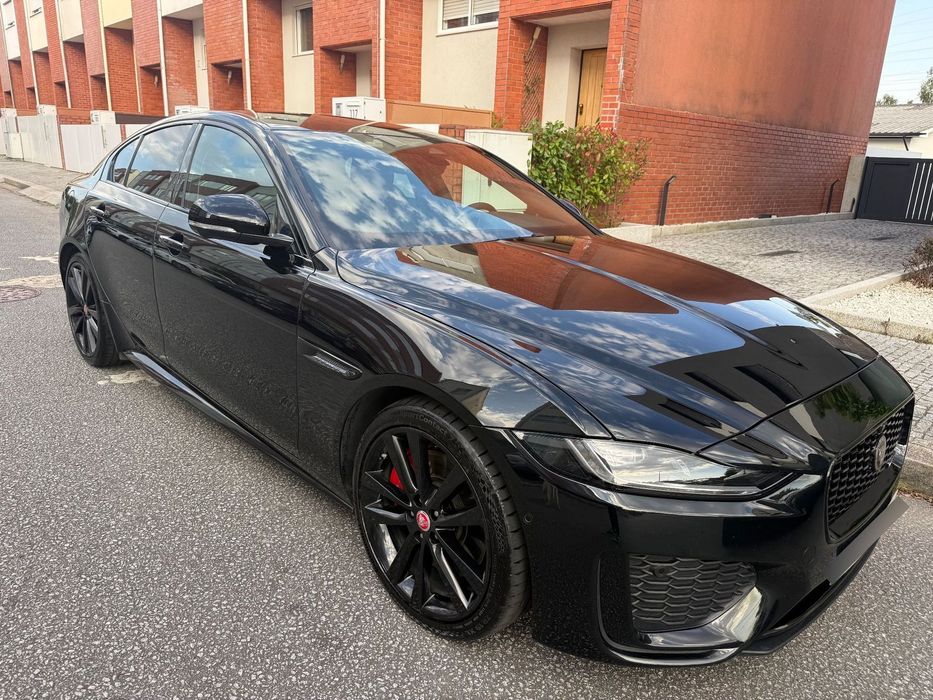 Jaguar XE 2.0 D200 R-Dynamic Black