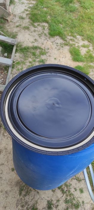 Бочка пластикова 180 л