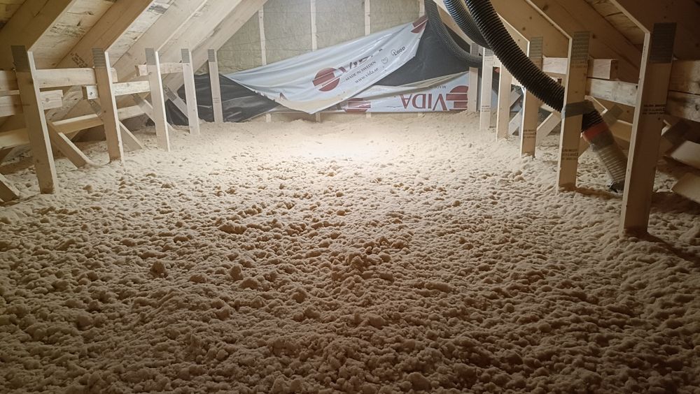 Ocieplenie celulozą wełną wdmuchiwanie naprawa ocieplenia po kunach