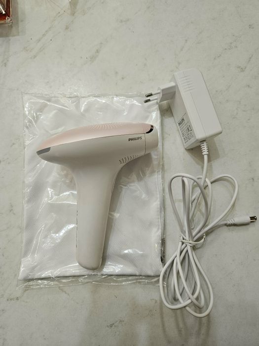 Фотоепілятор Philips Lumea